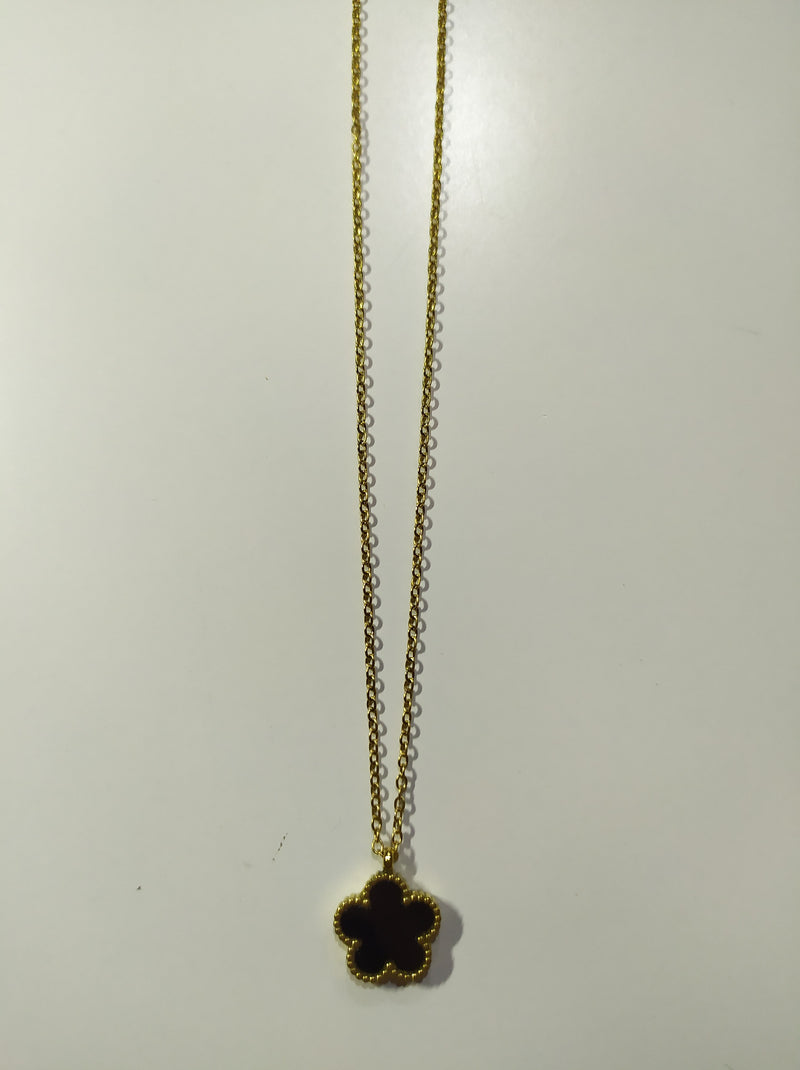 Collar con colgante trebol cinco hojas negro - additional image 3